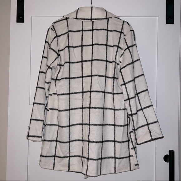 Lulu’s Snowy Streets Coat - Picture 4 of 6